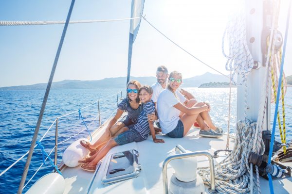 Charter Valencia/Ibiza en familia Vacaciones en velero familiar por Formentera Vacaciones en familia por la costa blanca