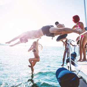 Velero a Formentera en grupos singles travesia en velero para singles